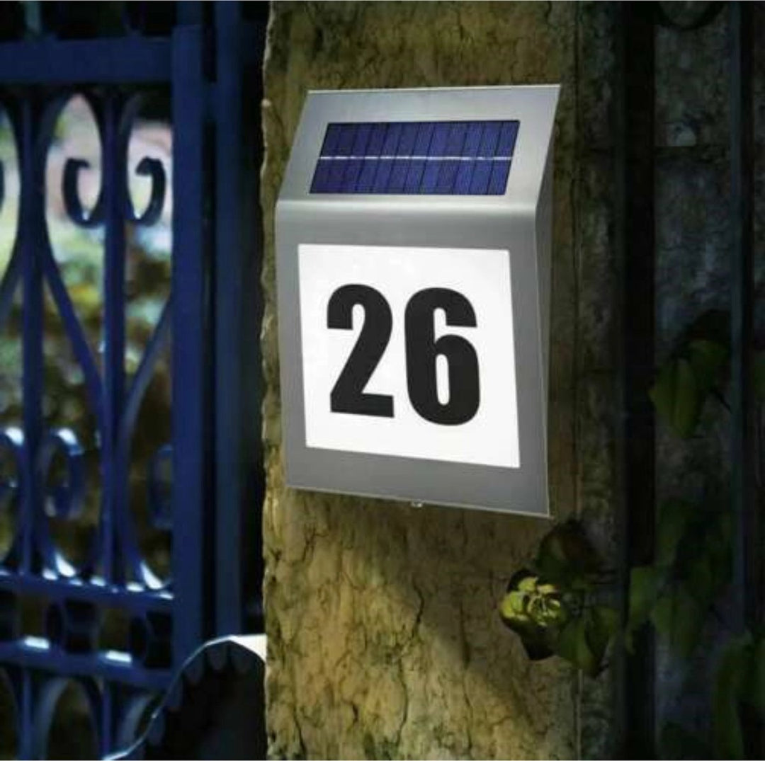 Izoxis Zilver huisnummer met schemersensor en zonnepaneel