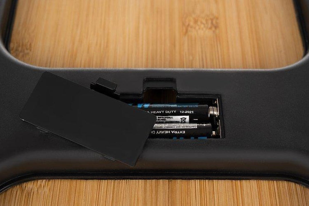 Digitale houten weegschaal van echt bamboe, draagvermogen 180 kg, digitale weegschaal op batterijen 28 x 28 x 3 cm
