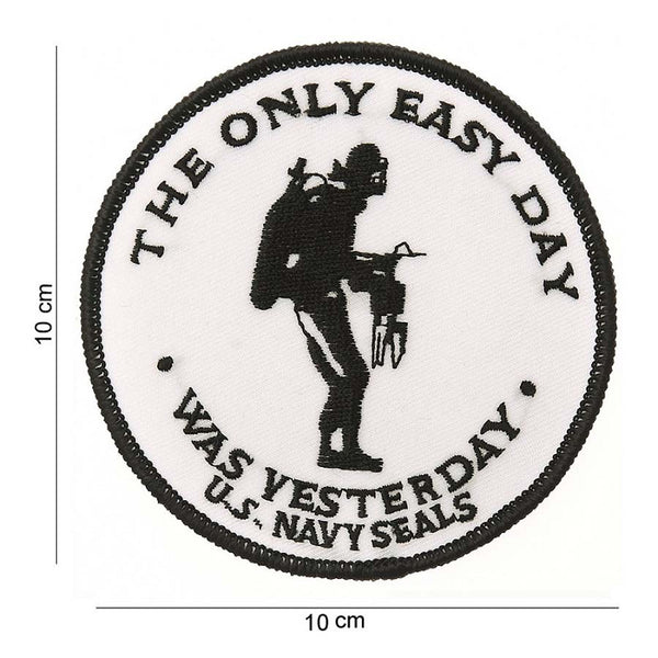 Embleem stof the only easy day (wit)