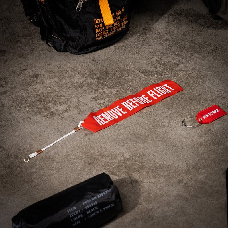 Veiligheidslint remove before flight 