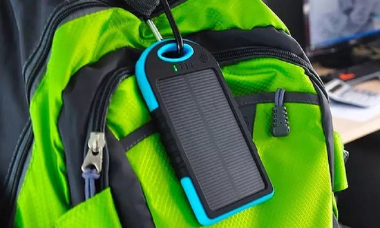Draagbare zonnelader met dubbele USB + karabijn + zaklamp - 5000 mah - Blauw